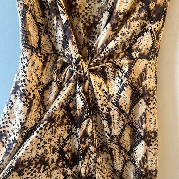NWT! Mini snake print dress, deep V cut, twist front. - Picture 3 of 5